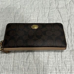 Brown Coach wallet-great condition